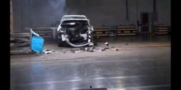 97国产碰撞视频,97国产车碰撞瞬间，揭秘现代汽车安全性能